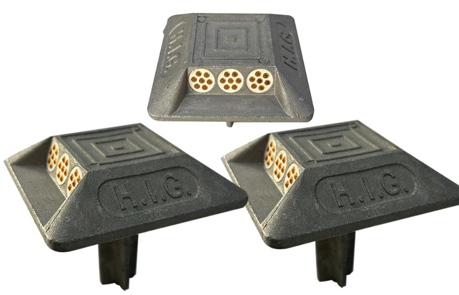 Cat eyes reflective road stud